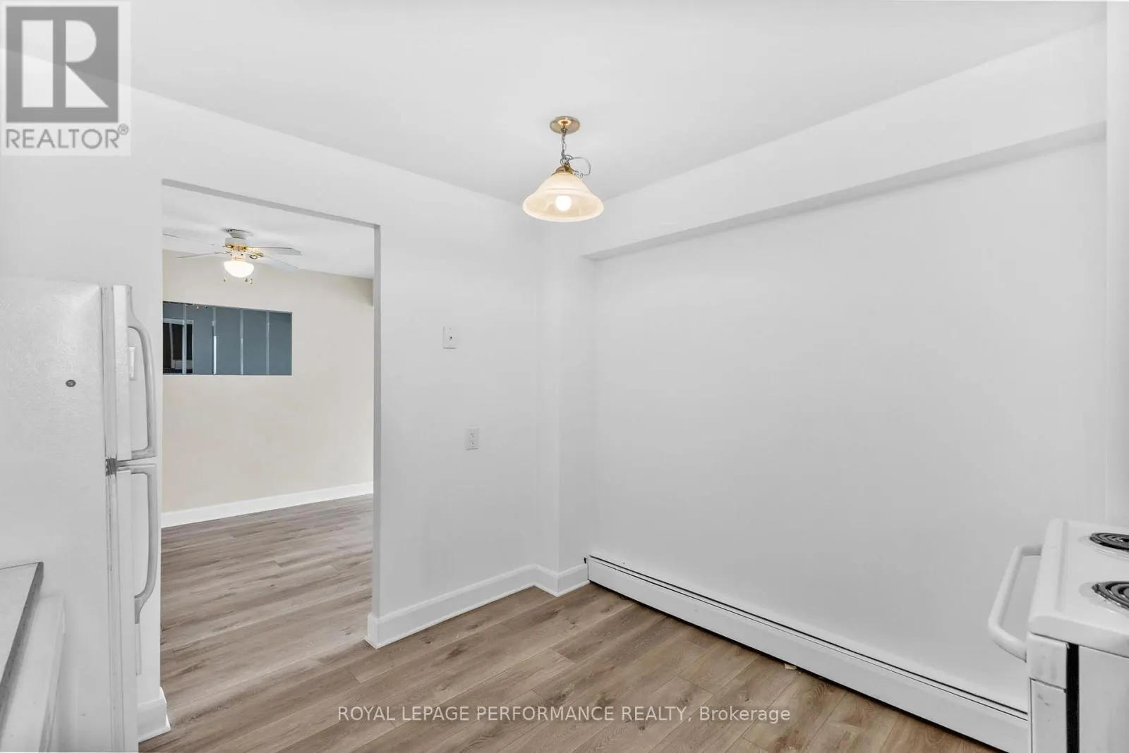 1003 - 1171 AMBLESIDE DRIVE