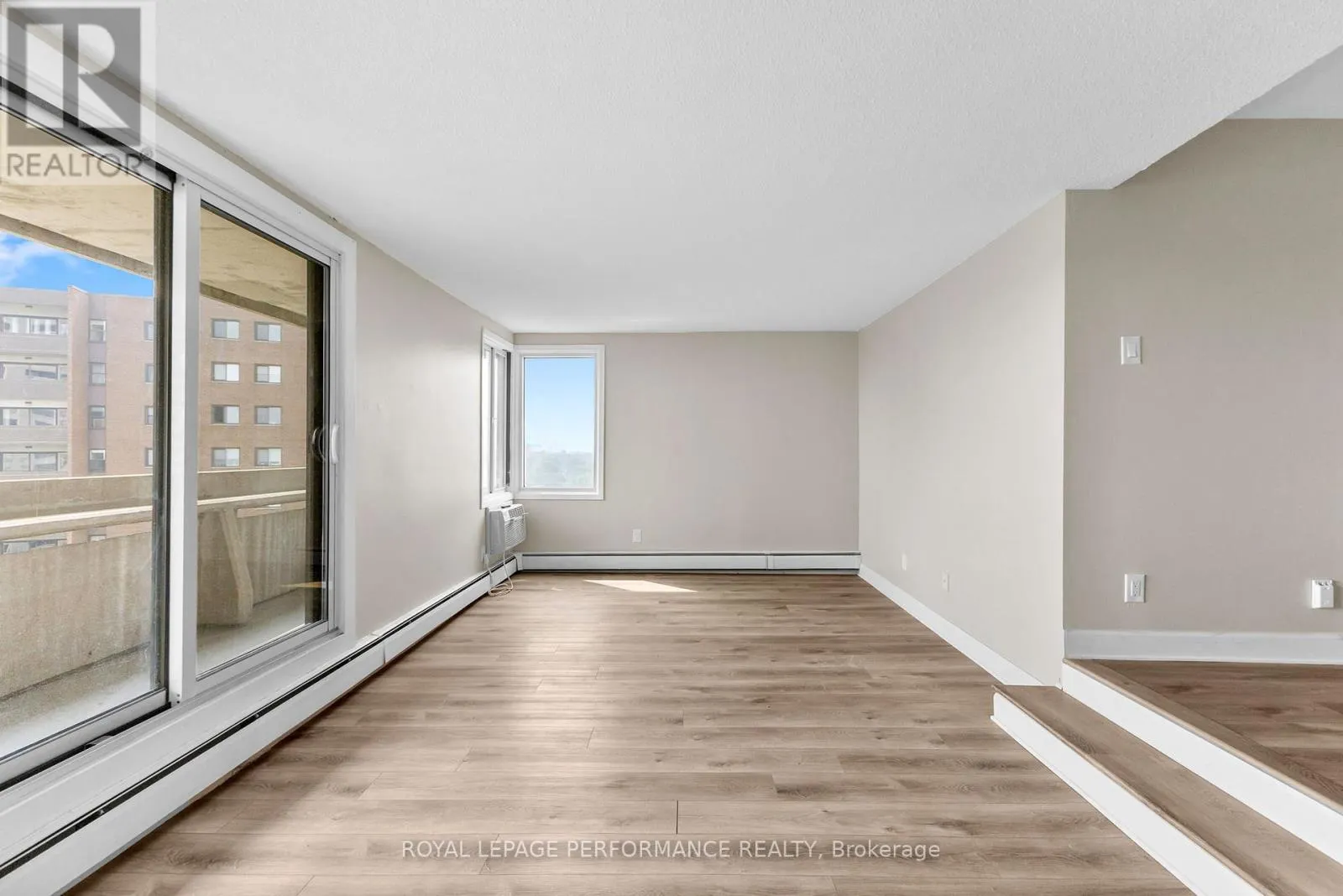 1003 - 1171 AMBLESIDE DRIVE