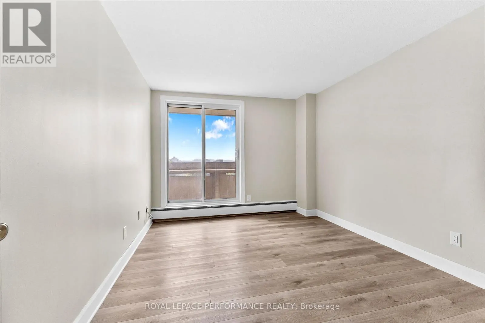 1003 - 1171 AMBLESIDE DRIVE