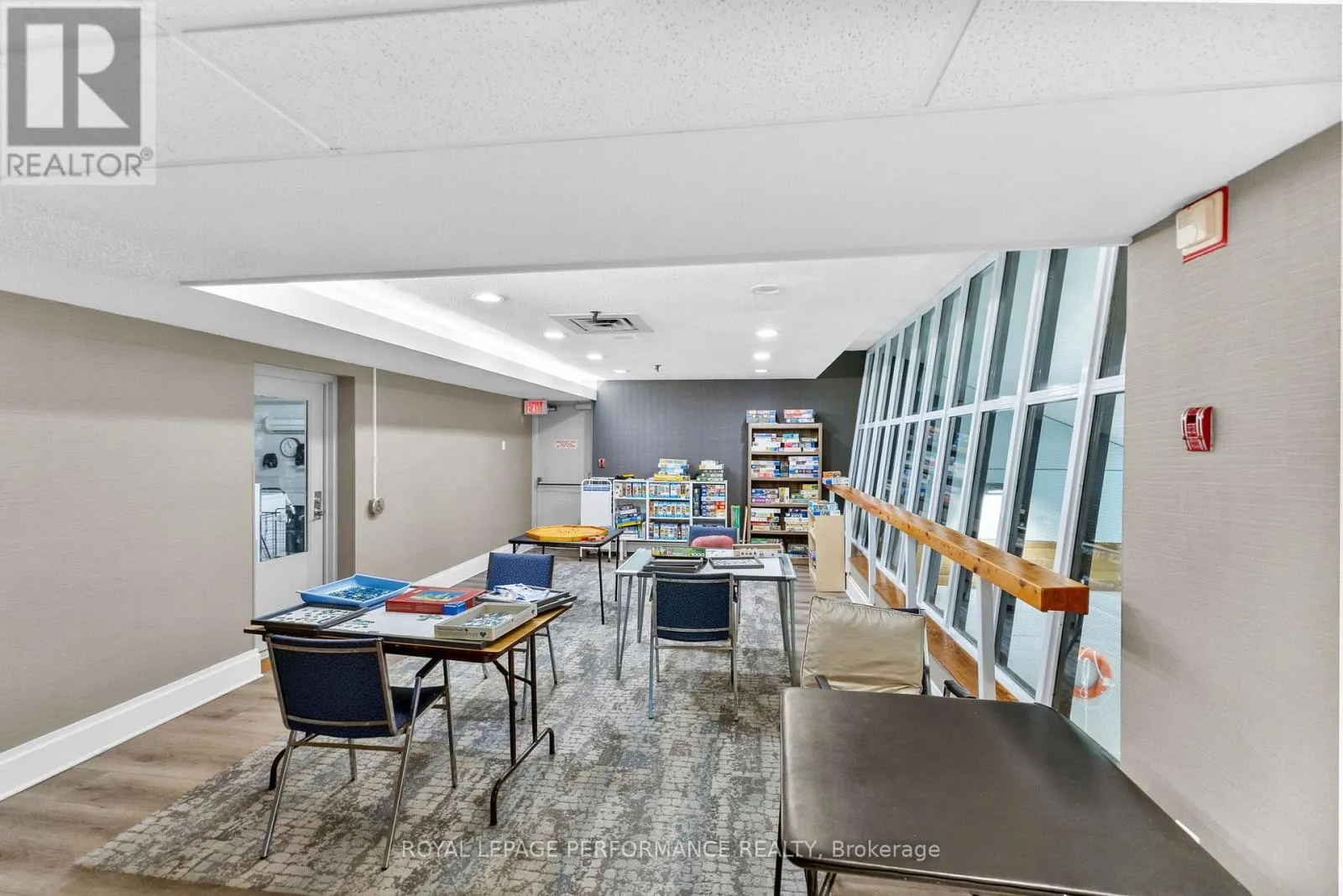 1003 - 1171 AMBLESIDE DRIVE