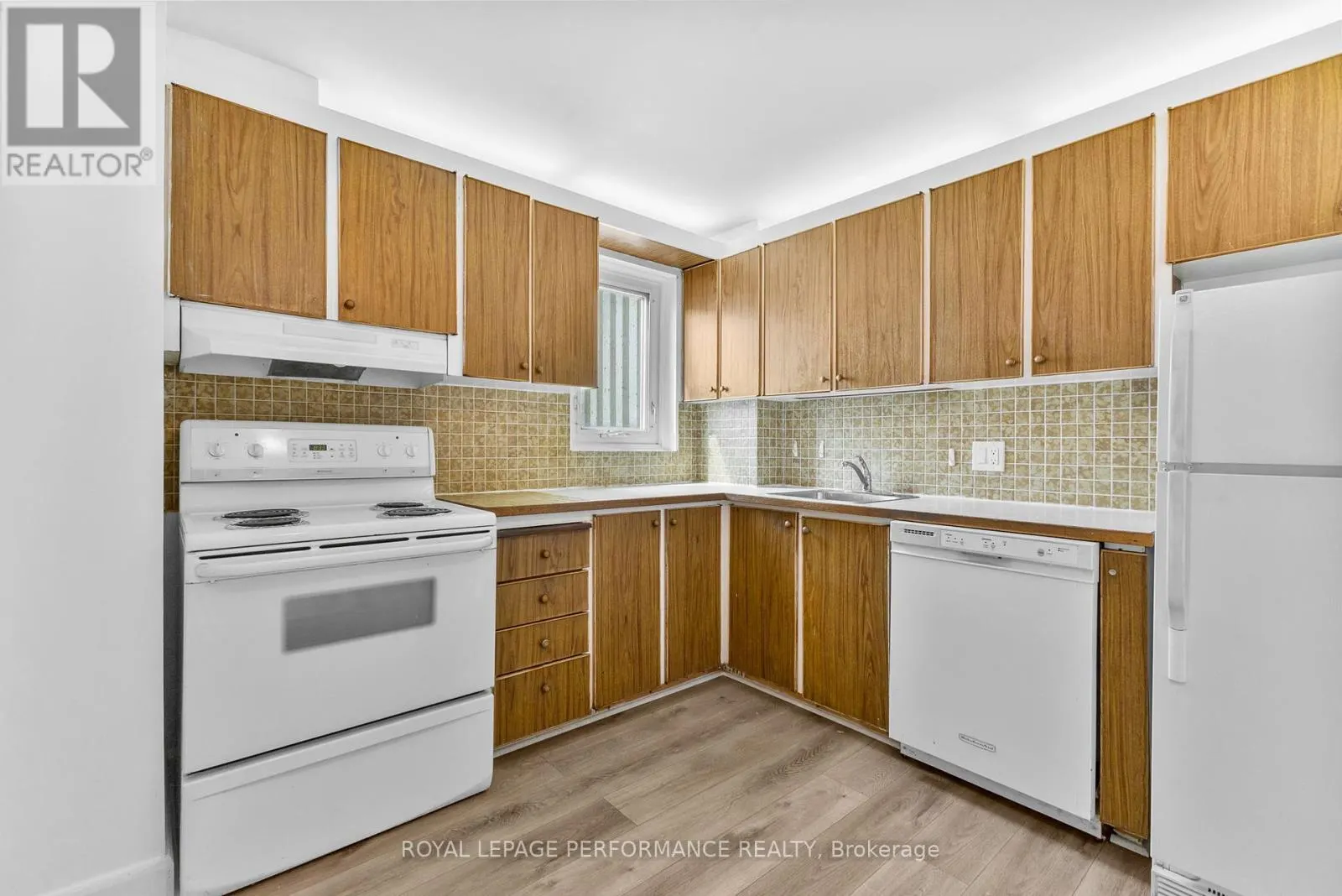 1003 - 1171 AMBLESIDE DRIVE