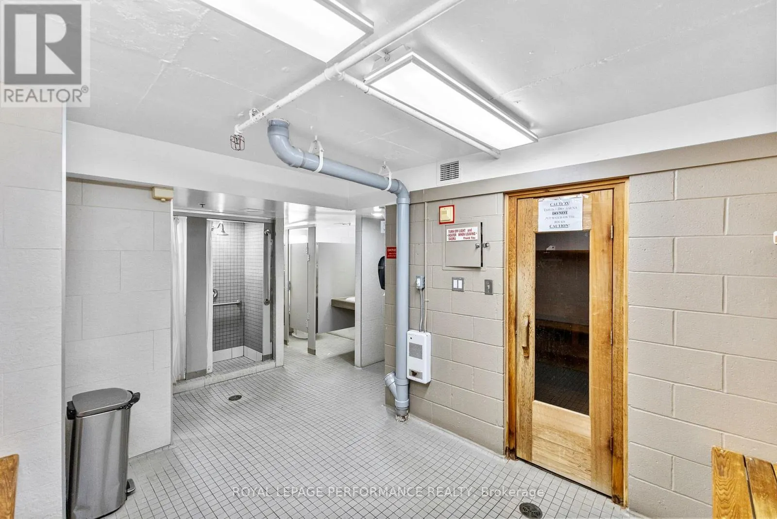 1003 - 1171 AMBLESIDE DRIVE