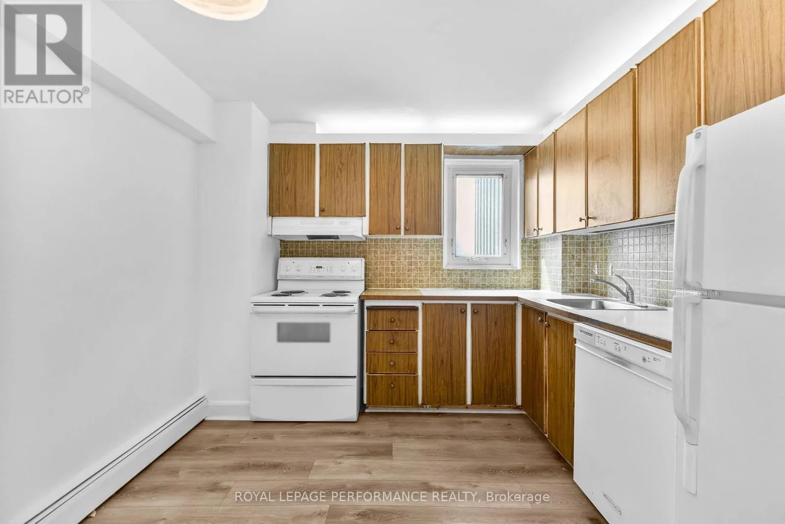 1003 - 1171 AMBLESIDE DRIVE