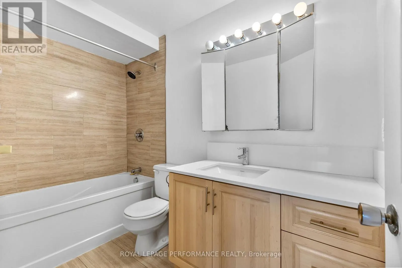 1003 - 1171 AMBLESIDE DRIVE