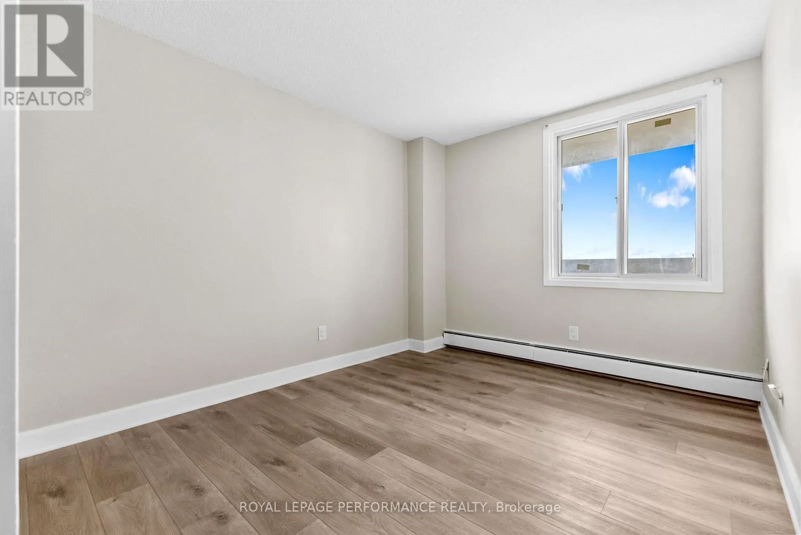 1003 - 1171 AMBLESIDE DRIVE