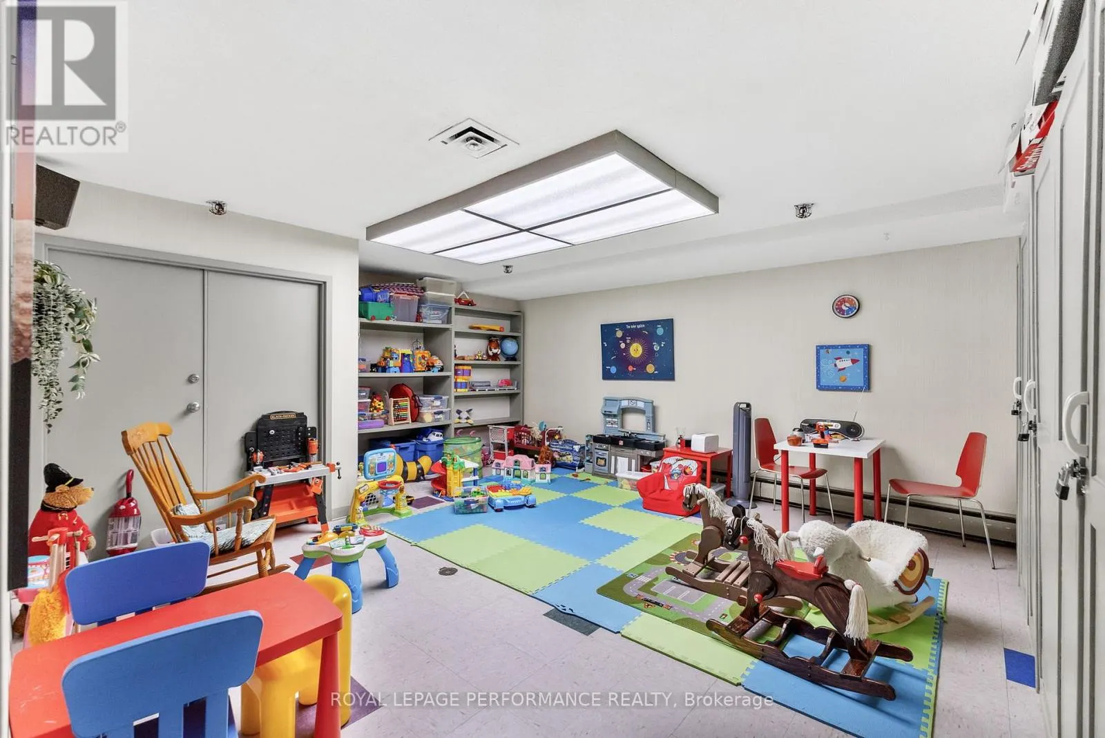 1003 - 1171 AMBLESIDE DRIVE