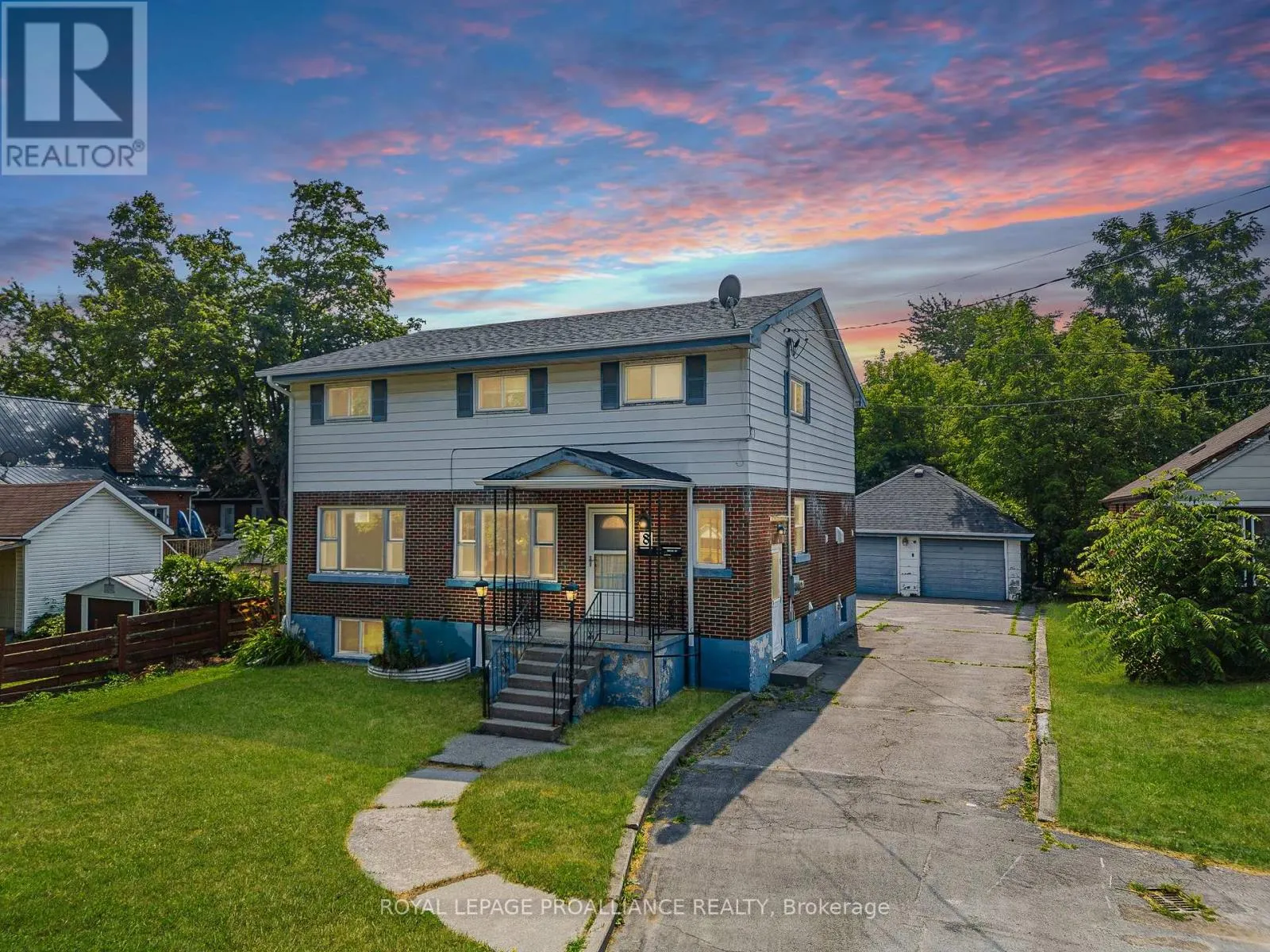 8 REYNOLDS CRESCENT