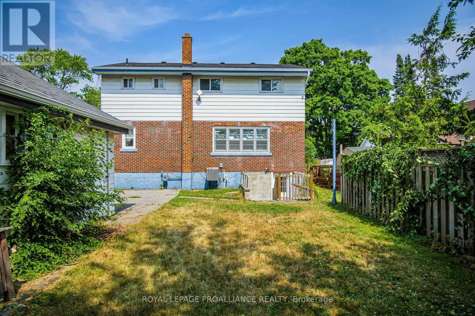 8 REYNOLDS CRESCENT