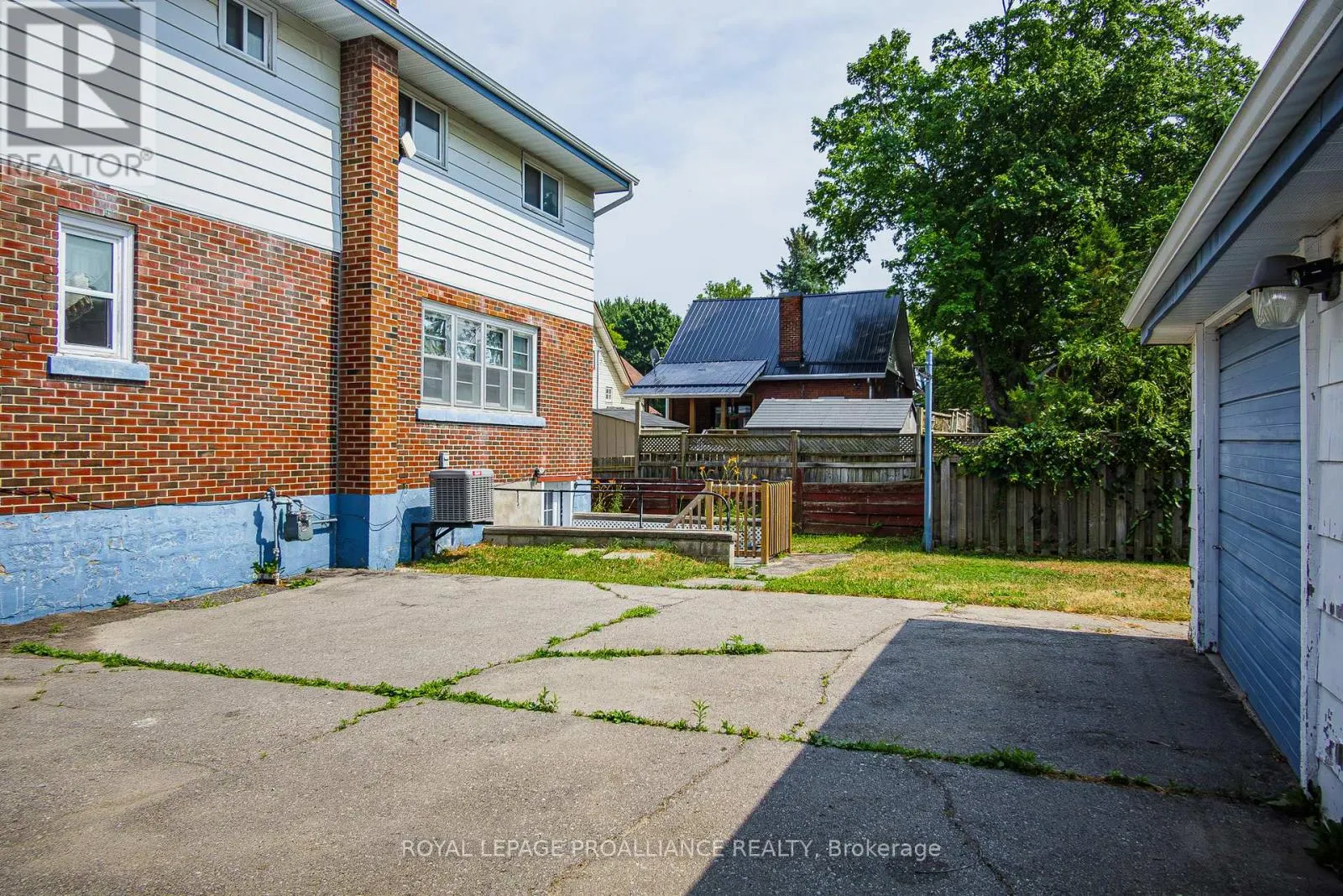 8 REYNOLDS CRESCENT