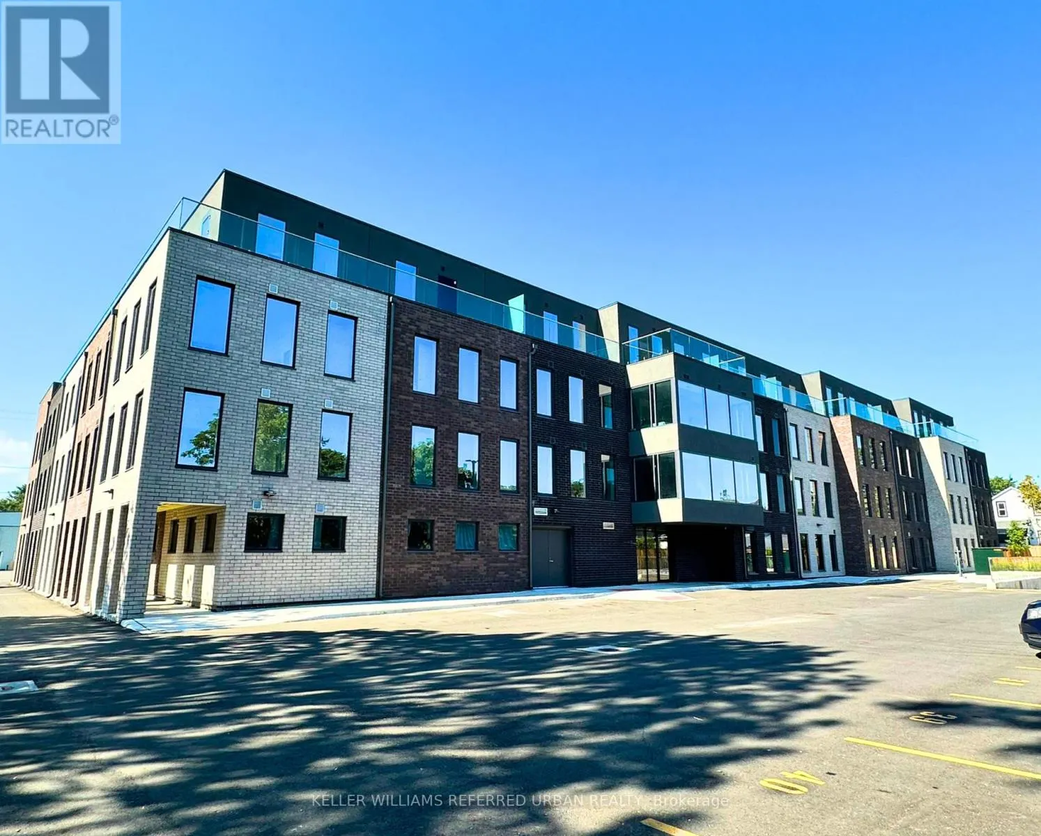 208 - 325 UNIVERSITY AVENUE W