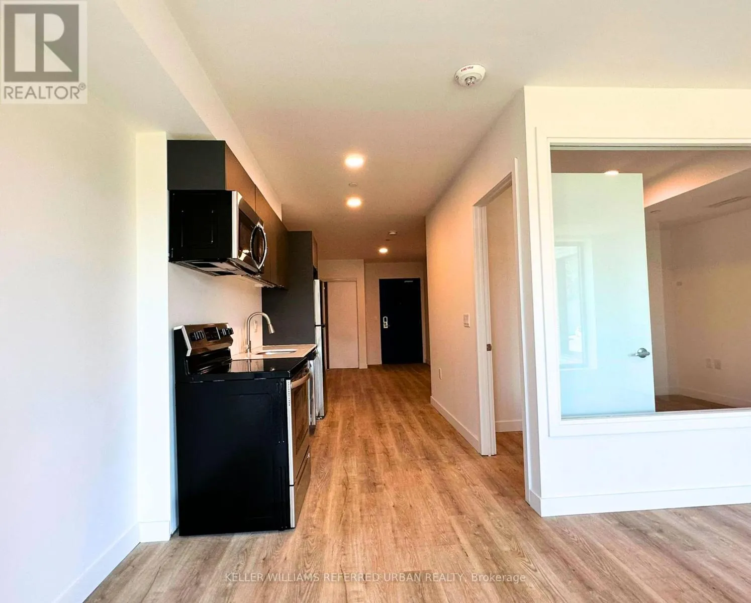 208 - 325 UNIVERSITY AVENUE W