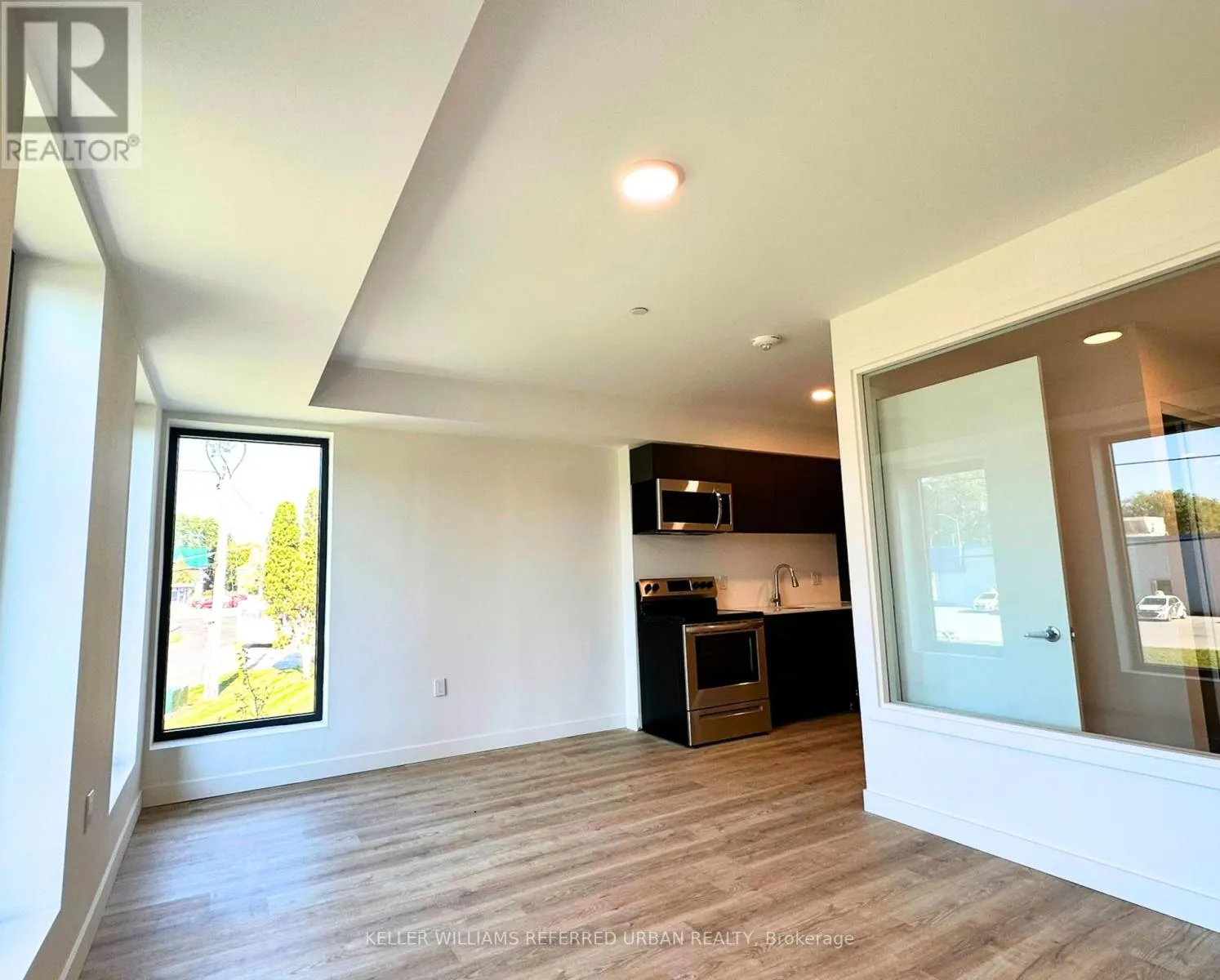 208 - 325 UNIVERSITY AVENUE W