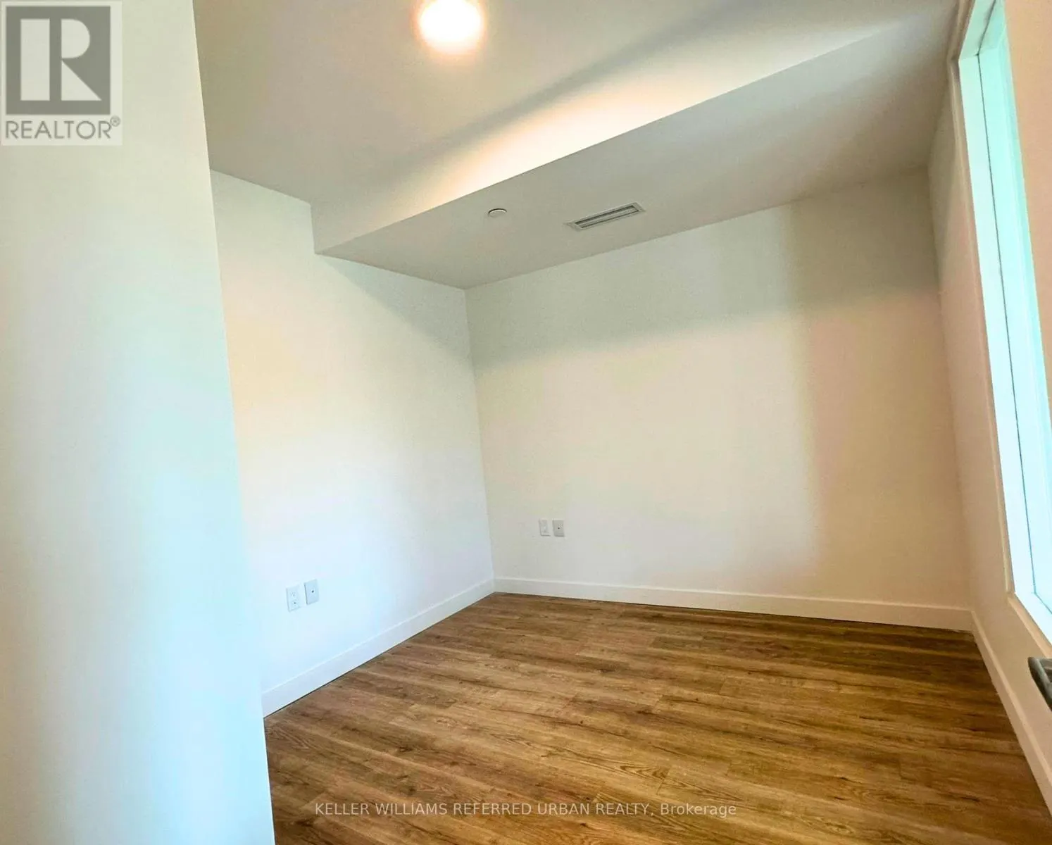 208 - 325 UNIVERSITY AVENUE W