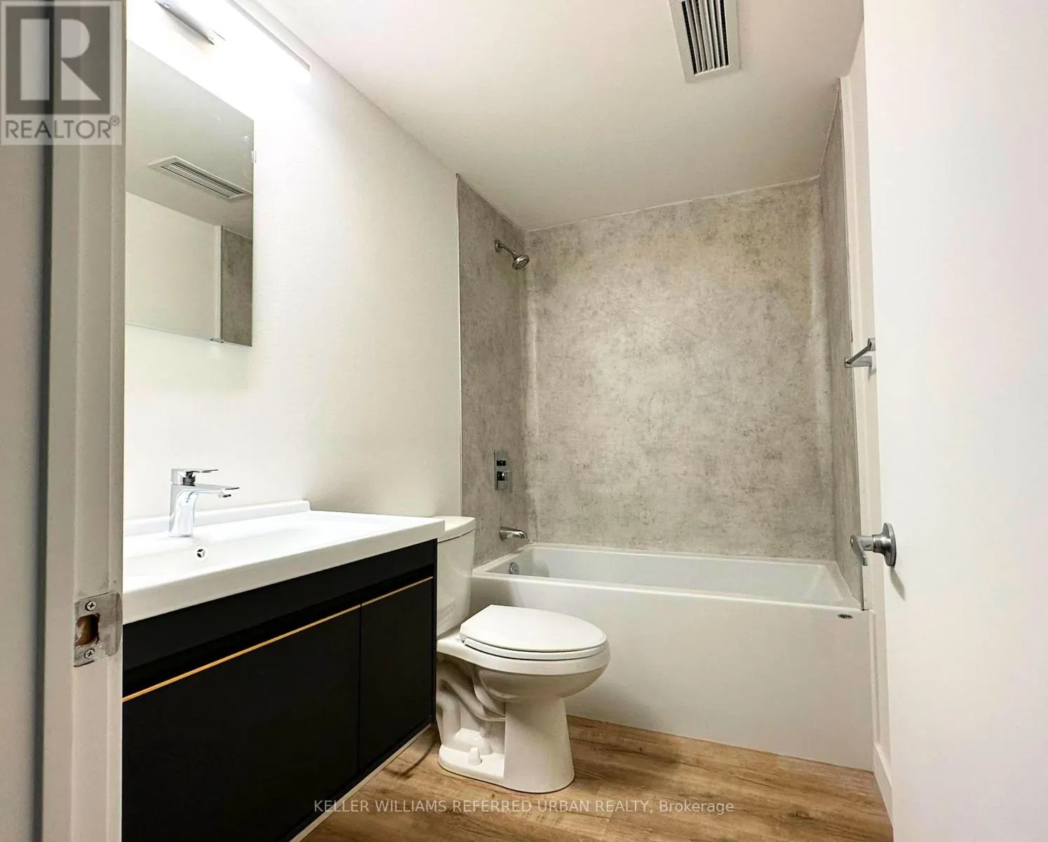 208 - 325 UNIVERSITY AVENUE W