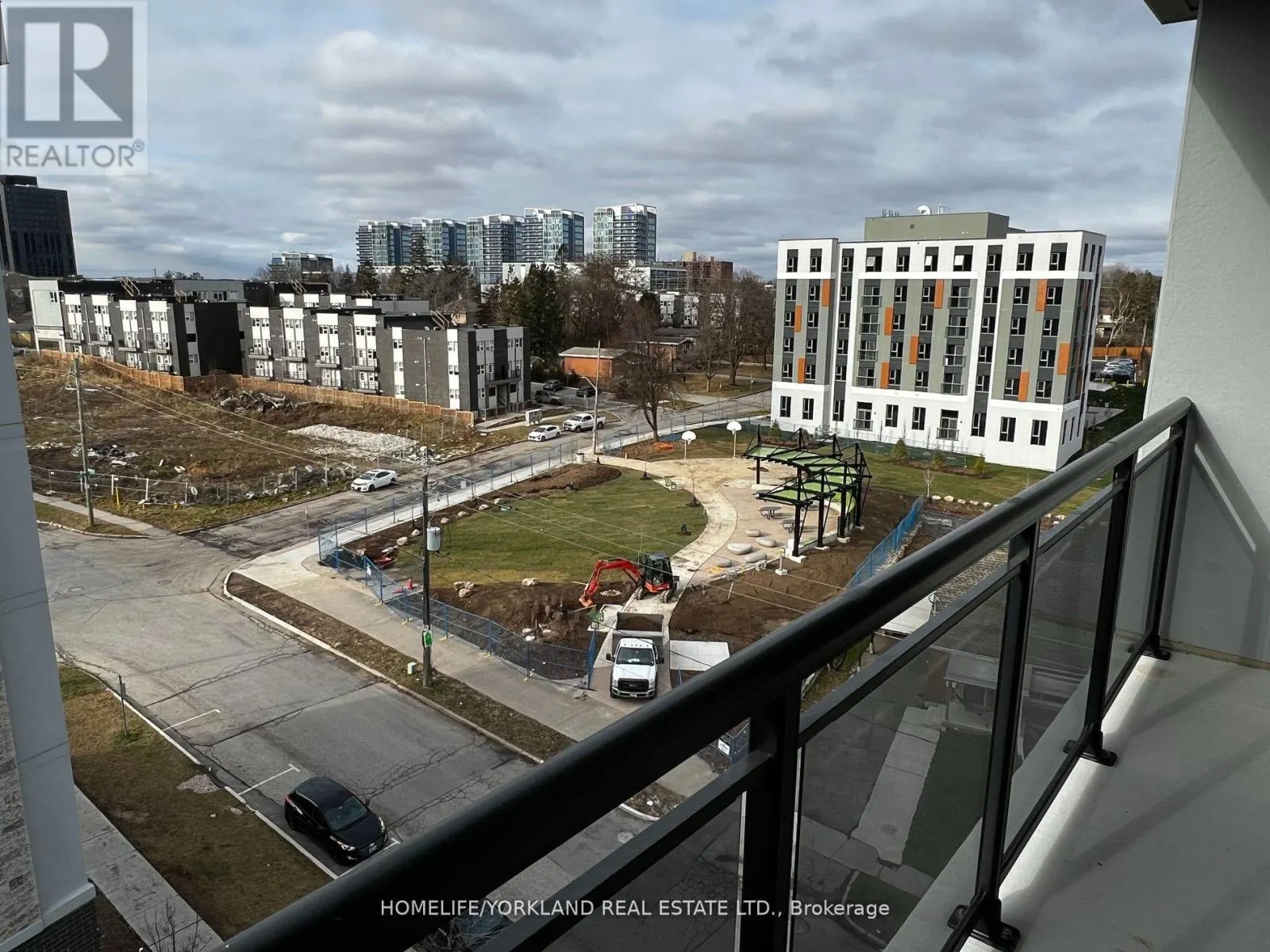 G613 - 275 LARCH STREET