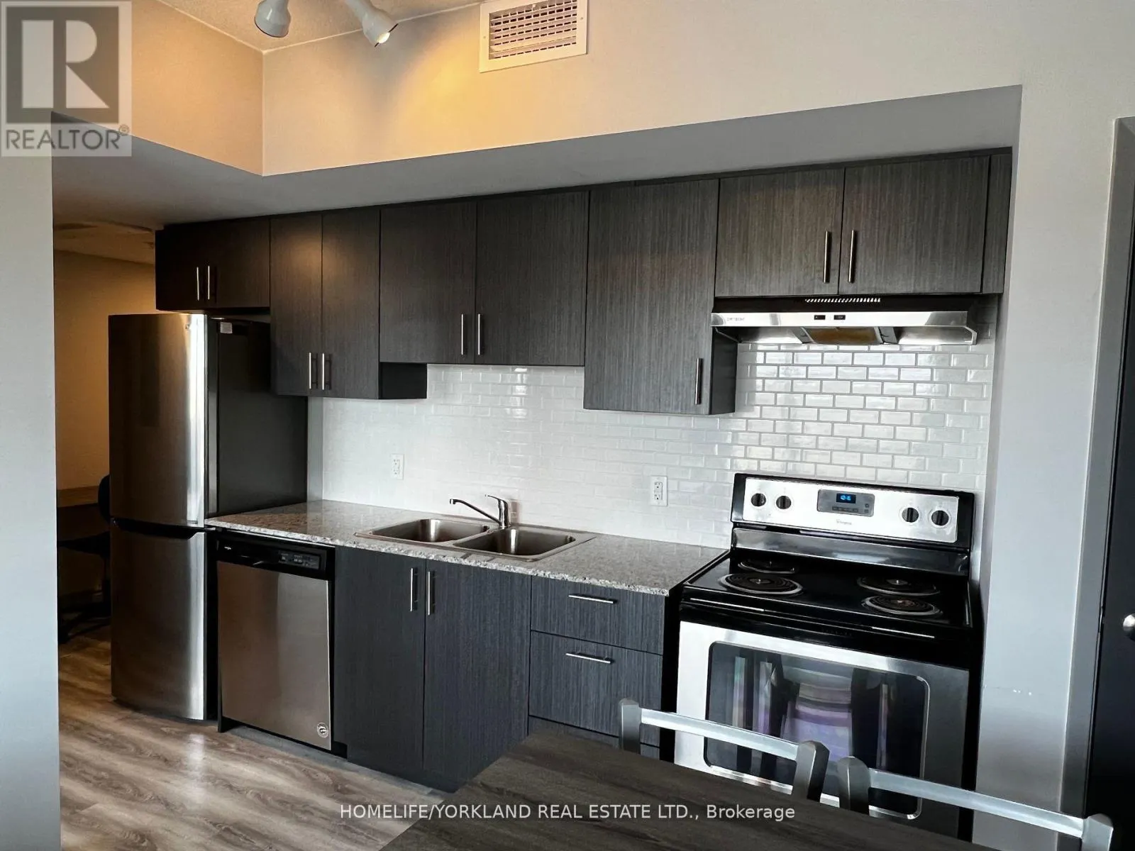 G613 - 275 LARCH STREET