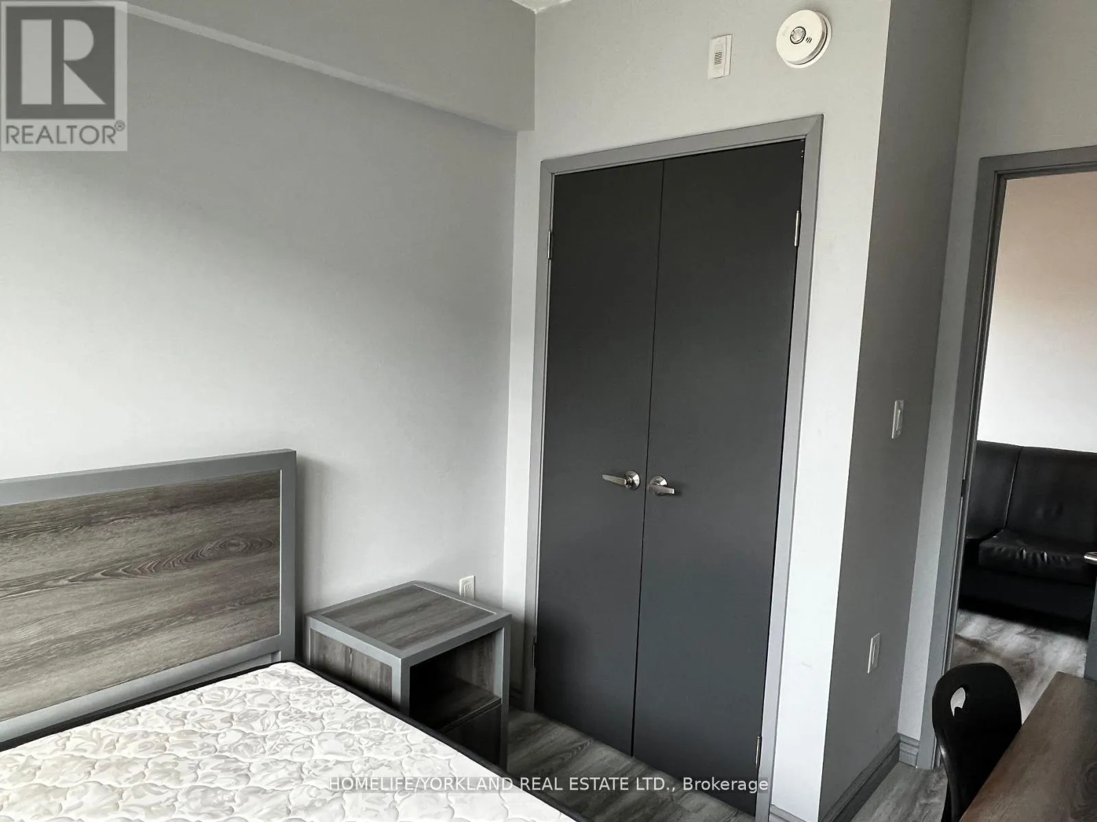 G613 - 275 LARCH STREET