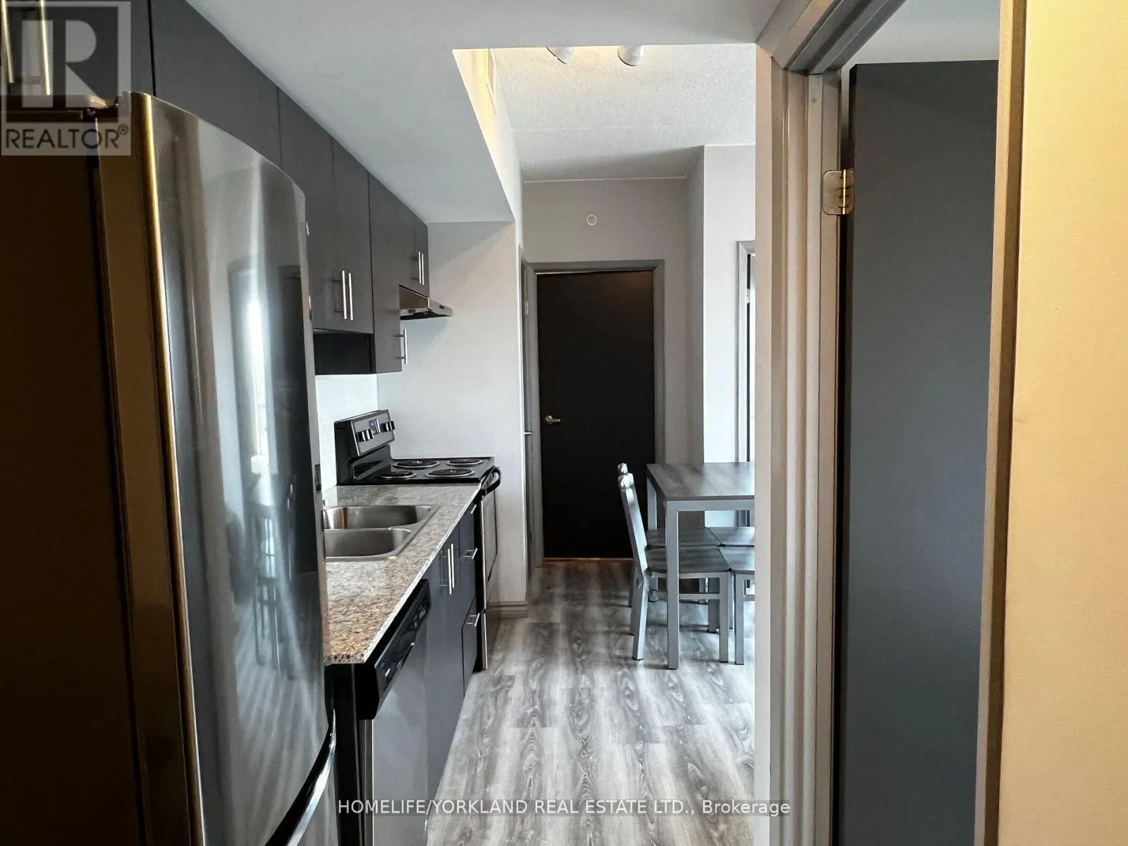 G613 - 275 LARCH STREET