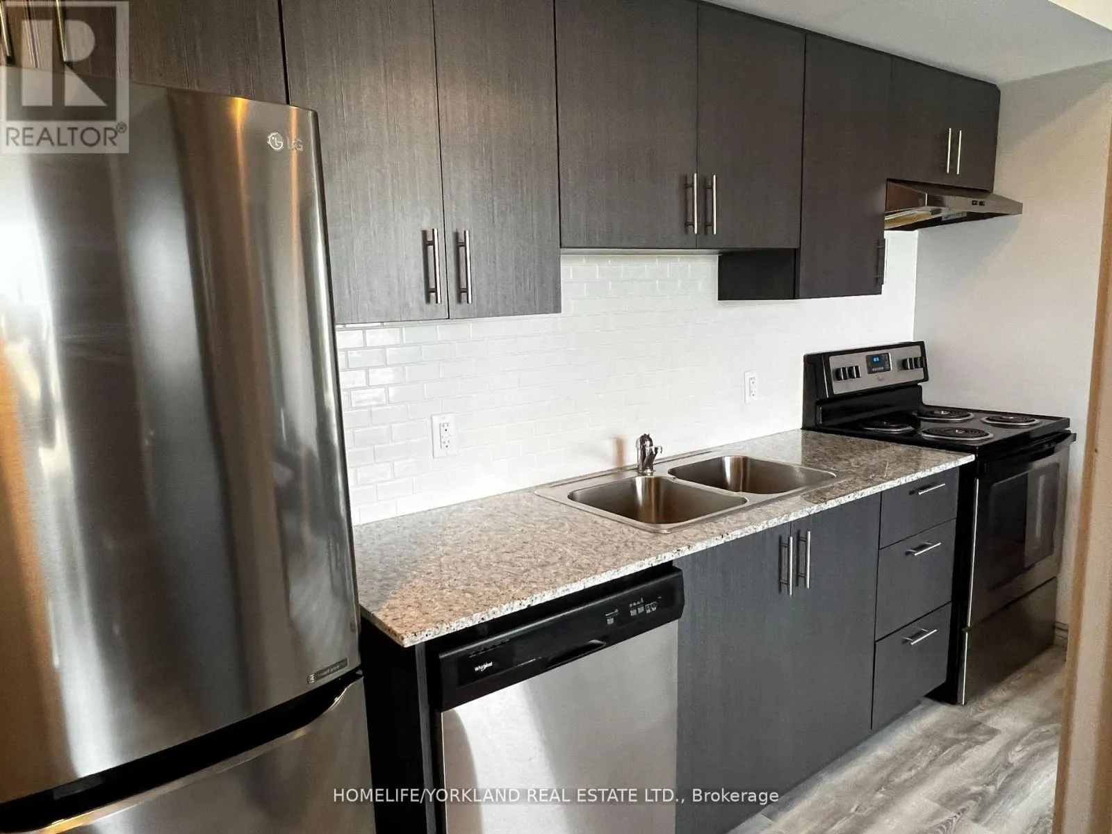G613 - 275 LARCH STREET