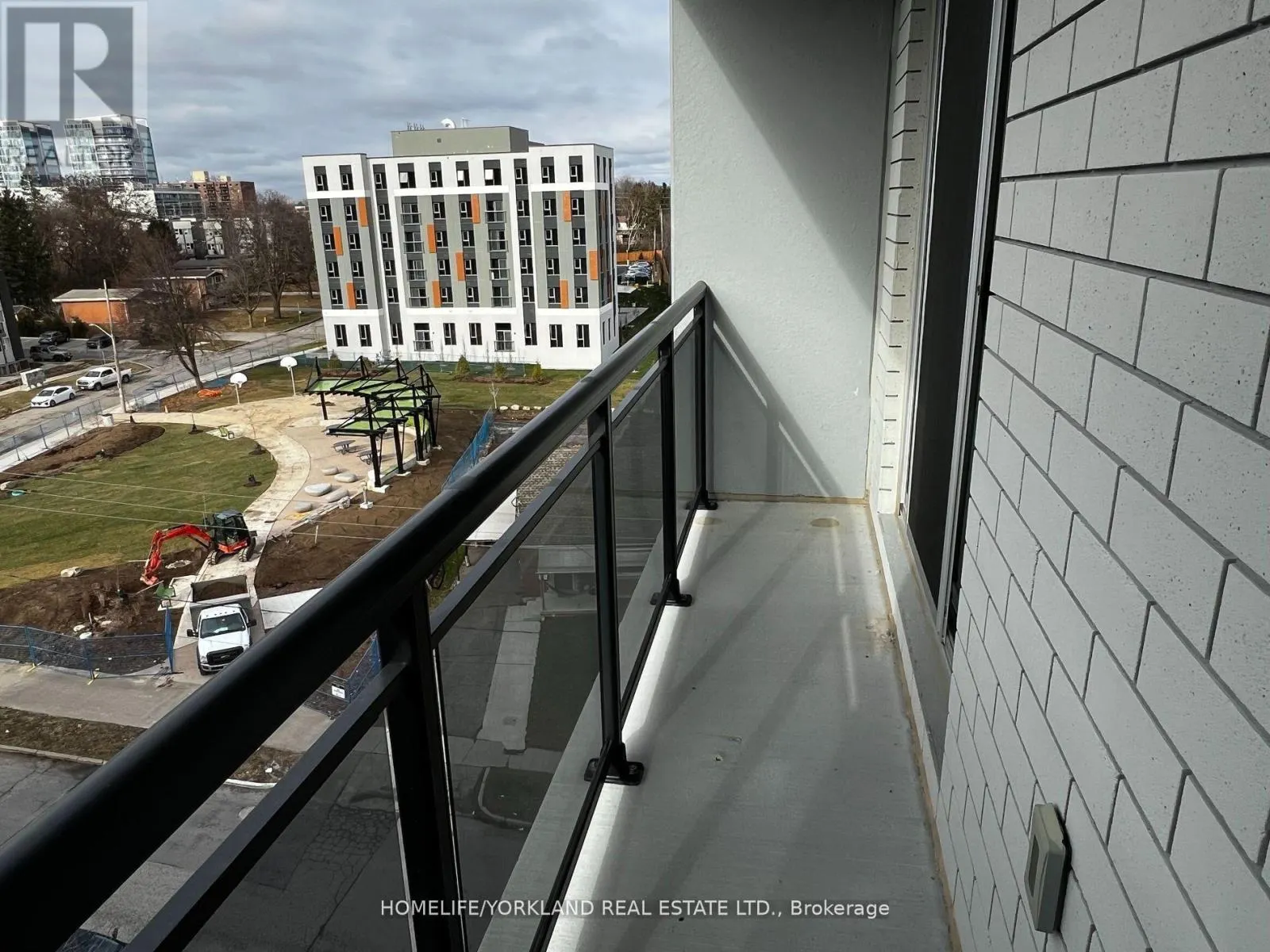 G613 - 275 LARCH STREET