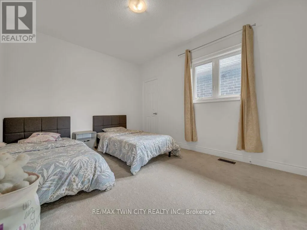 140 BLOOMFIELD CRESCENT