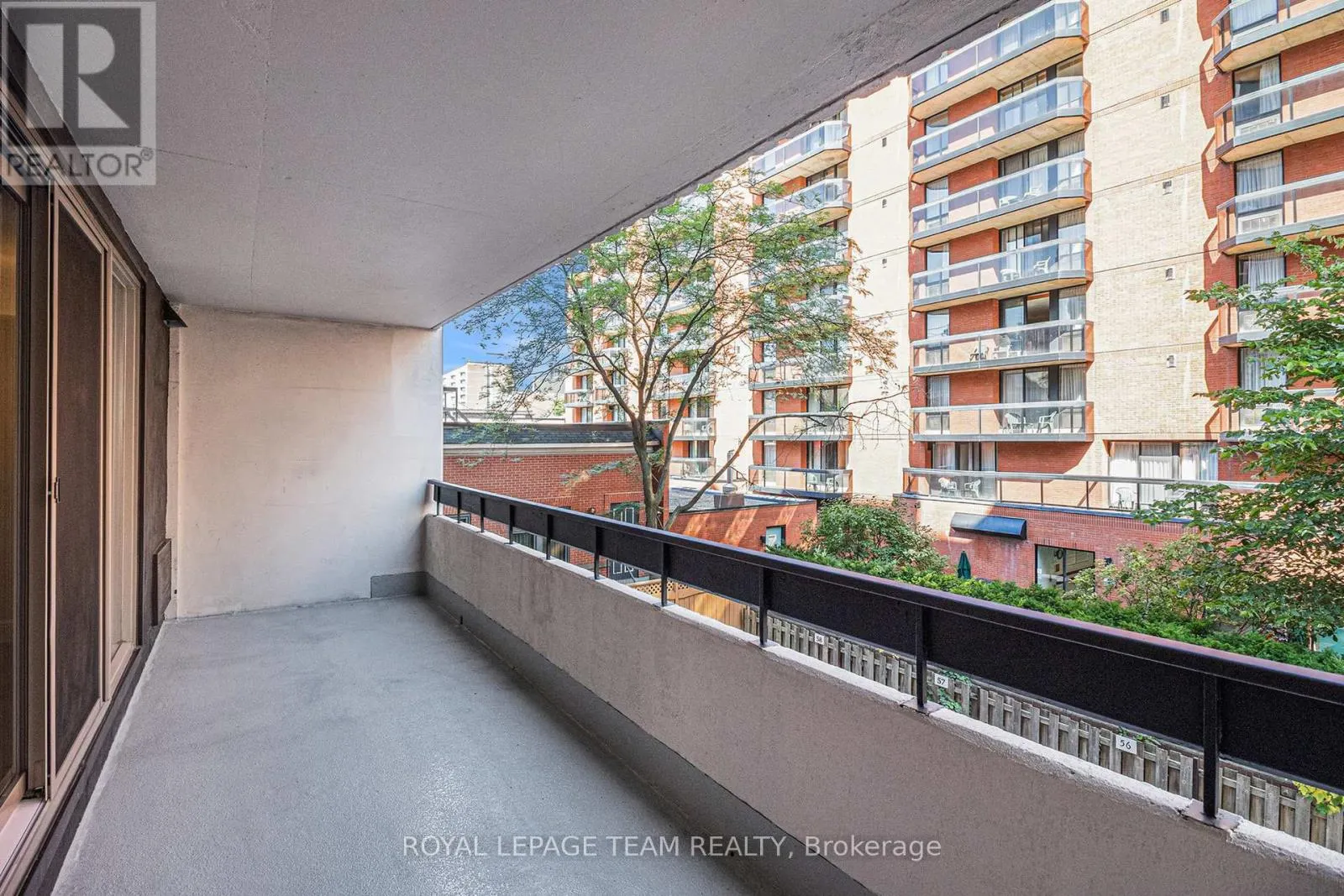 402 - 141 SOMERSET STREET W