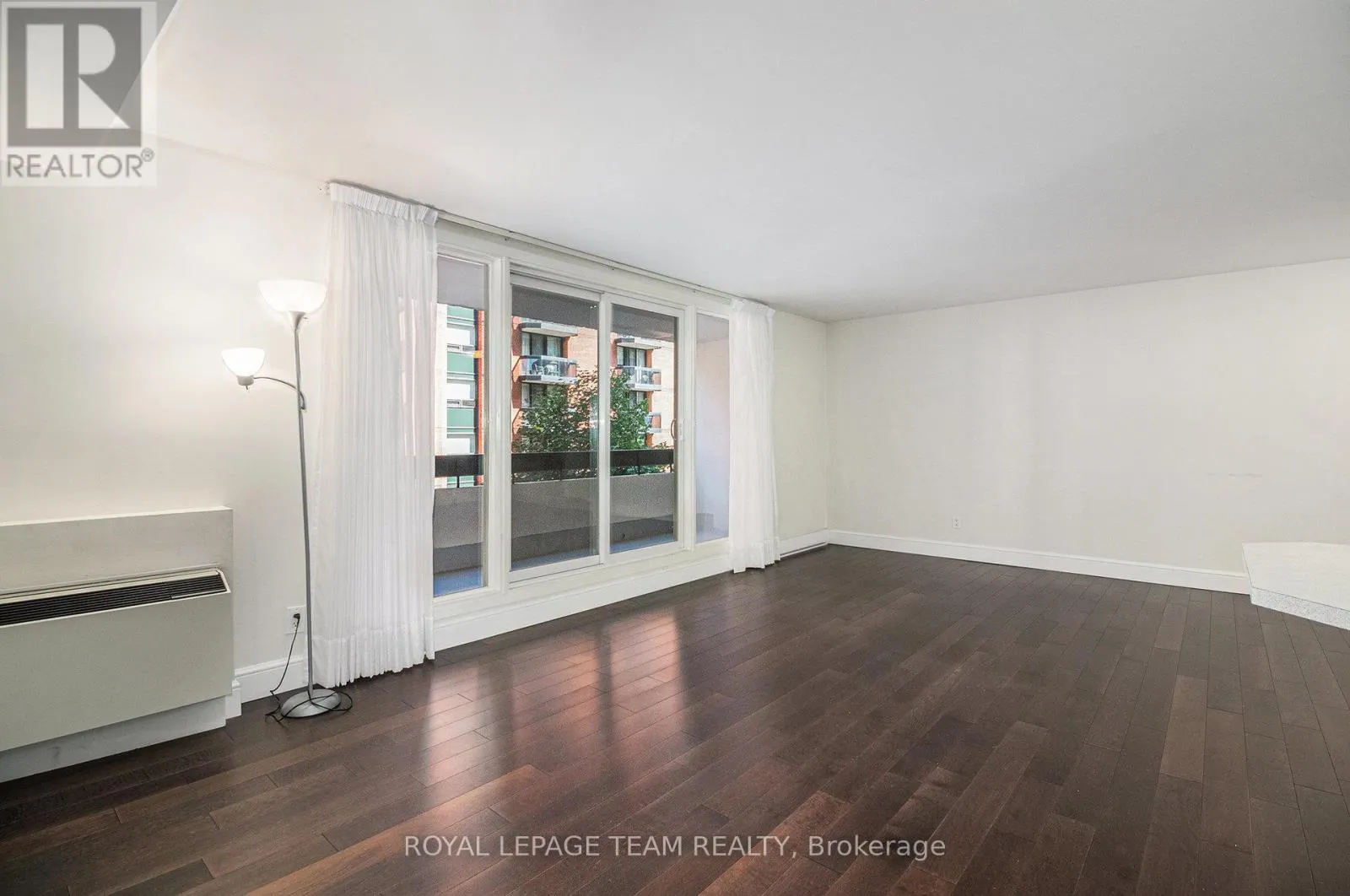 402 - 141 SOMERSET STREET W