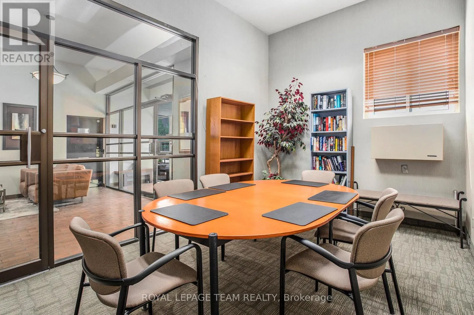 402 - 141 SOMERSET STREET W