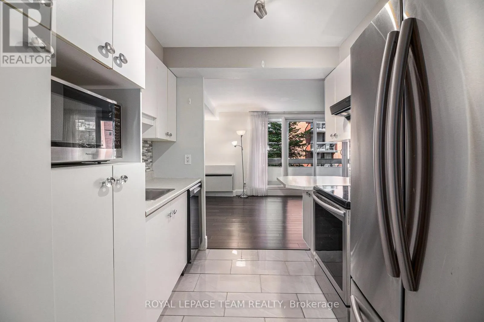 402 - 141 SOMERSET STREET W