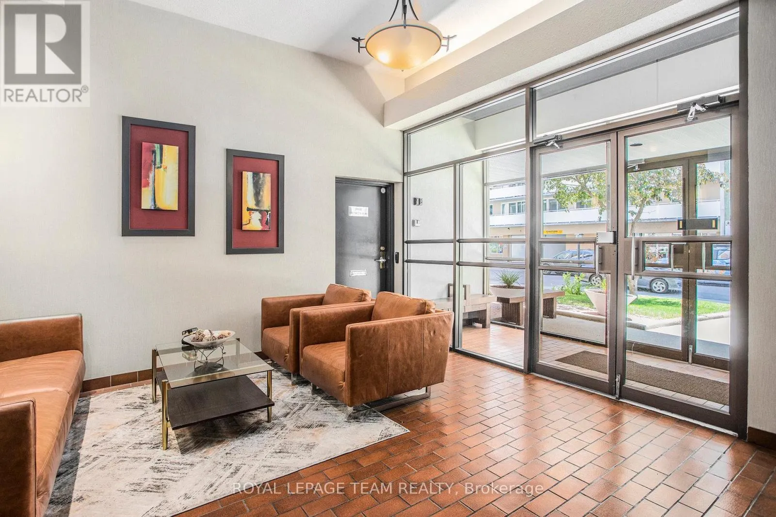 402 - 141 SOMERSET STREET W