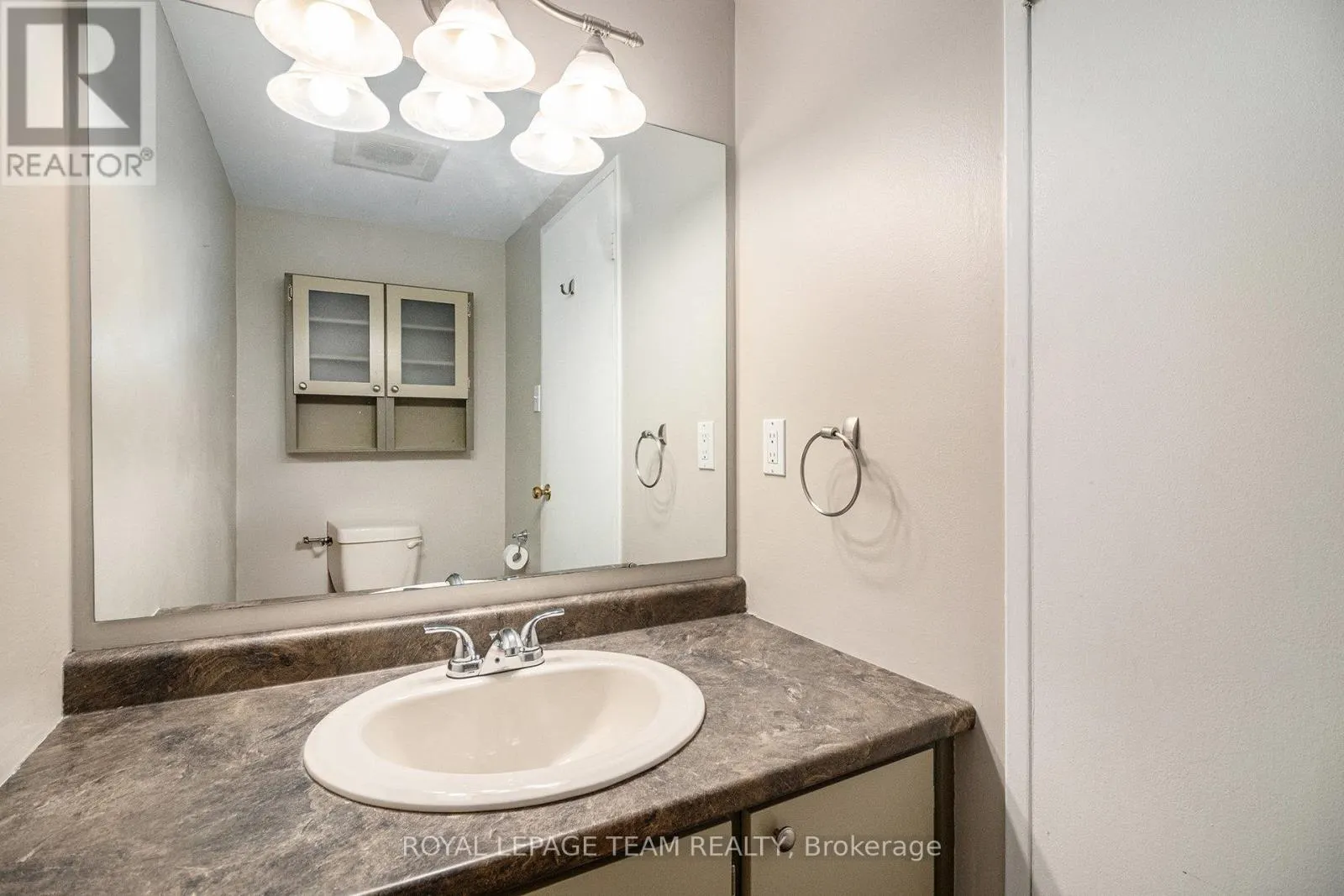 402 - 141 SOMERSET STREET W