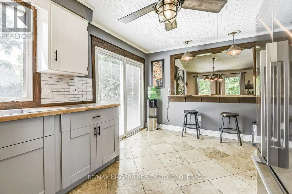 4905 MAPLEVIEW CRESCENT