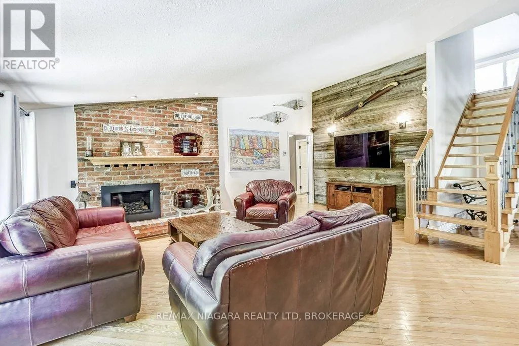 4905 MAPLEVIEW CRESCENT