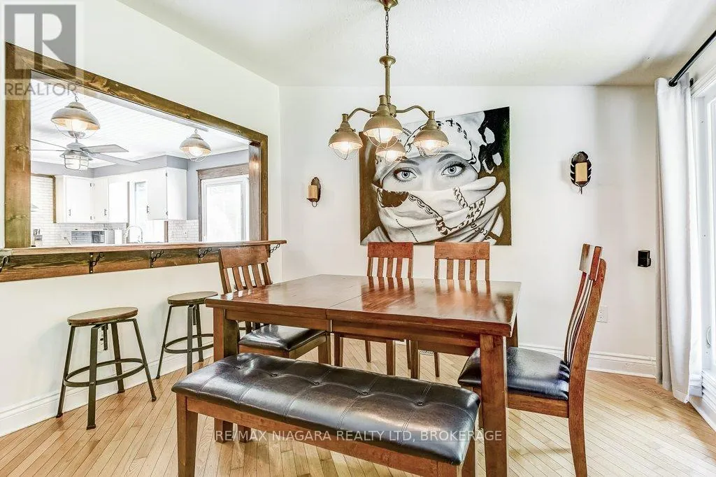 4905 MAPLEVIEW CRESCENT