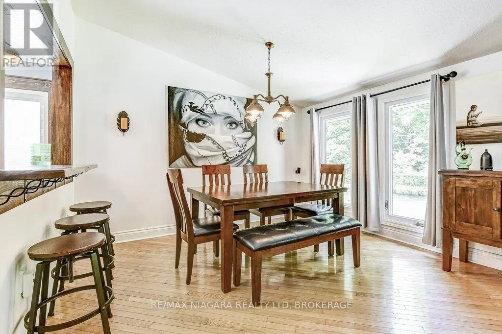 4905 MAPLEVIEW CRESCENT