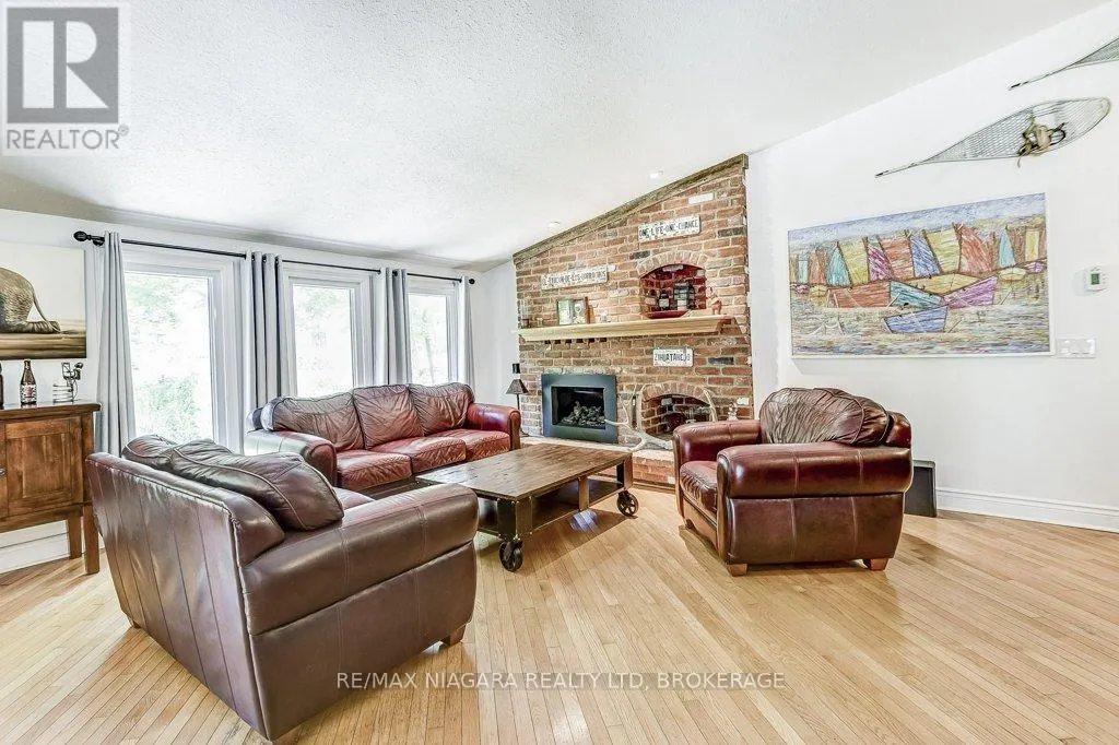 4905 MAPLEVIEW CRESCENT