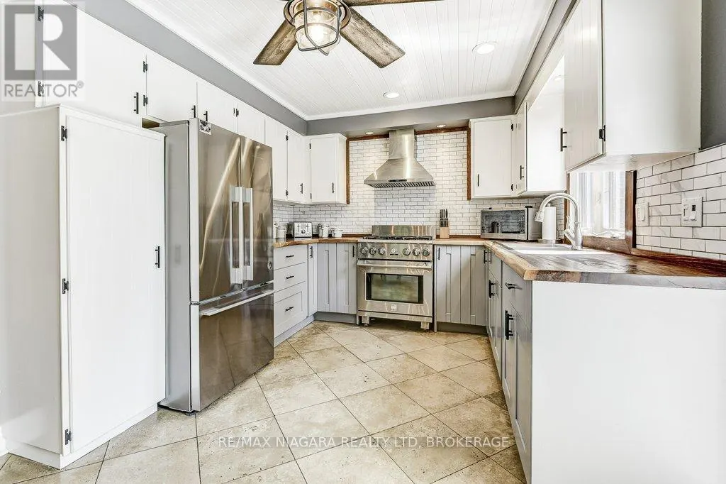 4905 MAPLEVIEW CRESCENT