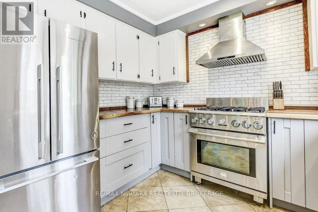 4905 MAPLEVIEW CRESCENT