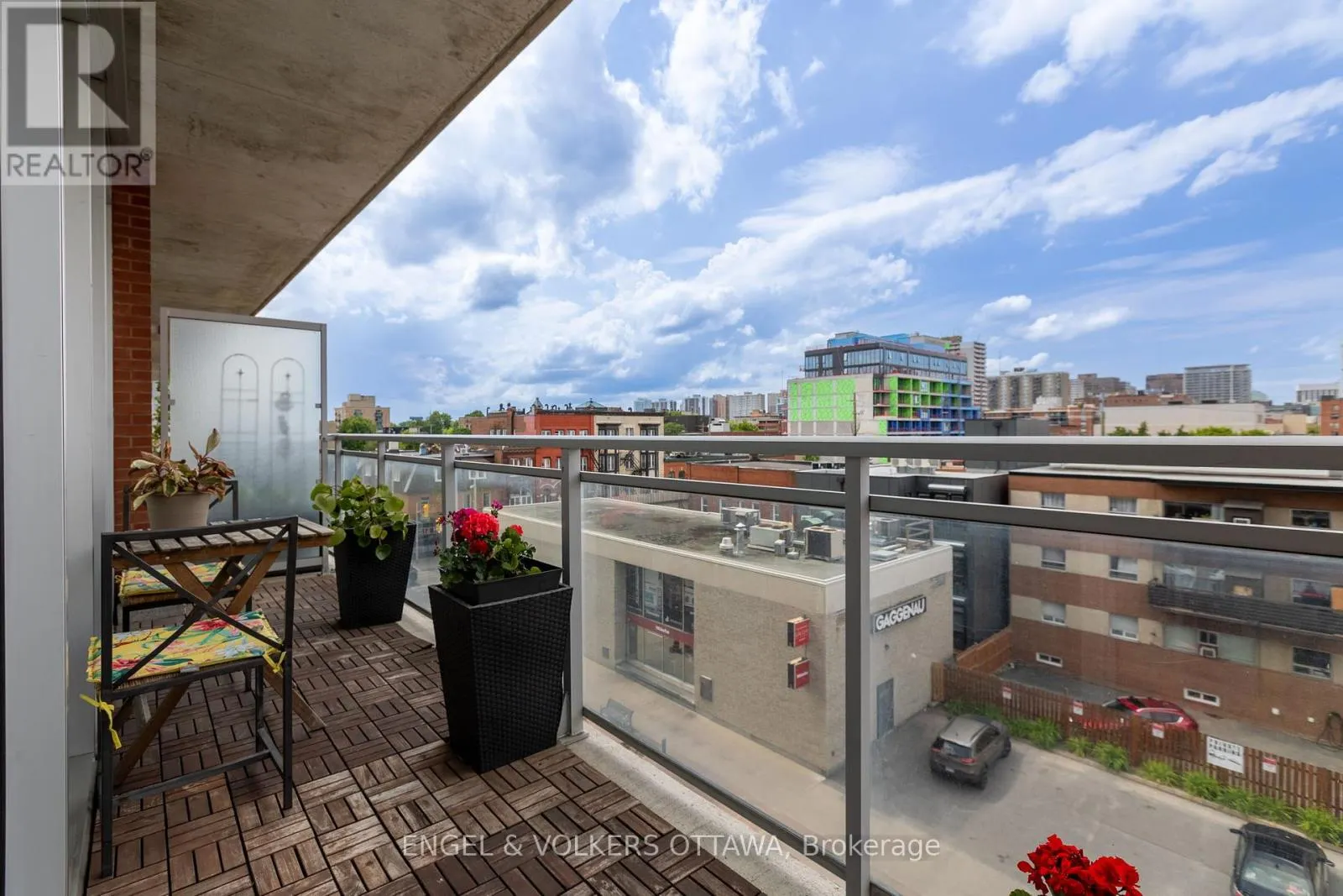 415 - 354 GLADSTONE AVENUE