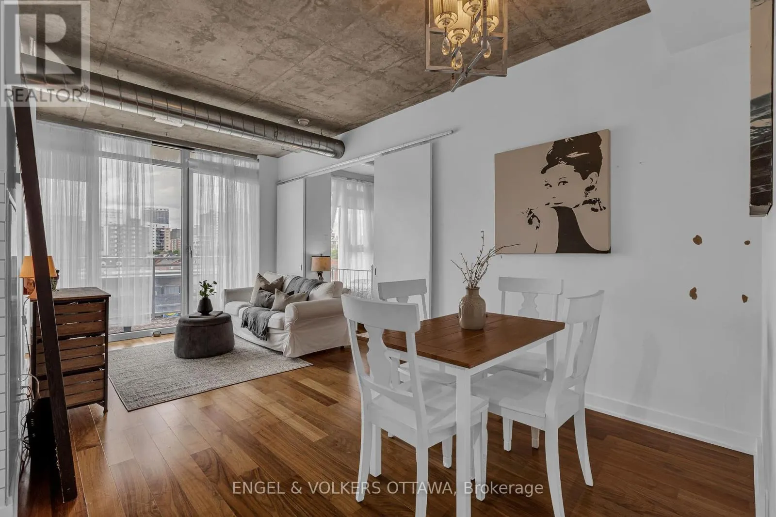 415 - 354 GLADSTONE AVENUE