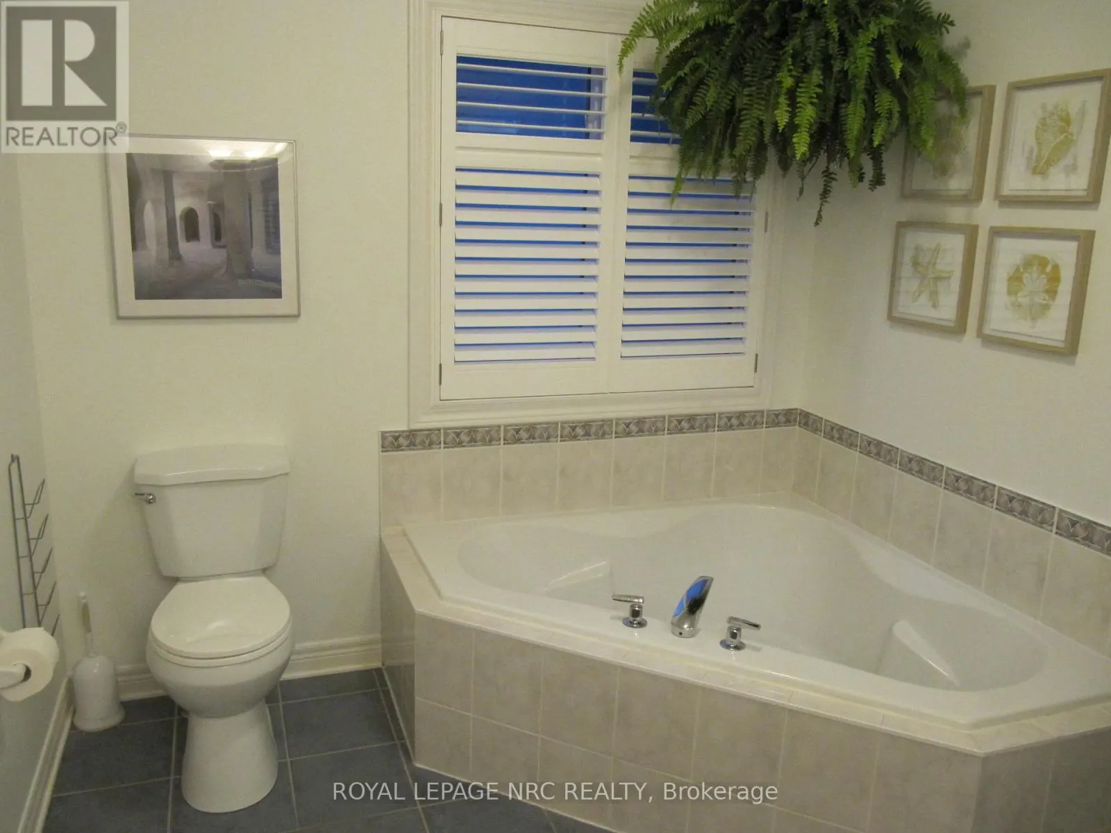 36 HONEY LOCUST CIRCLE