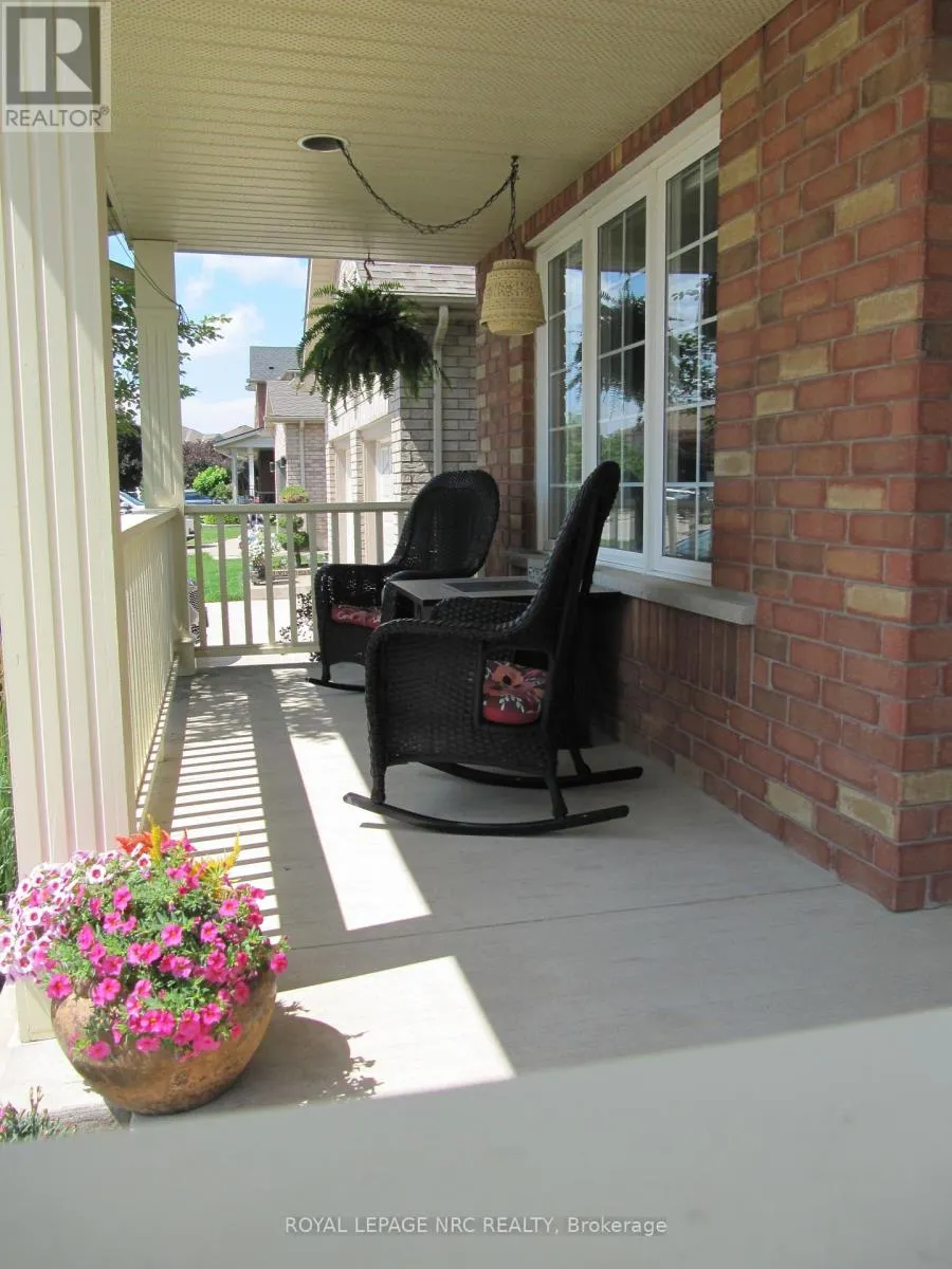 36 HONEY LOCUST CIRCLE