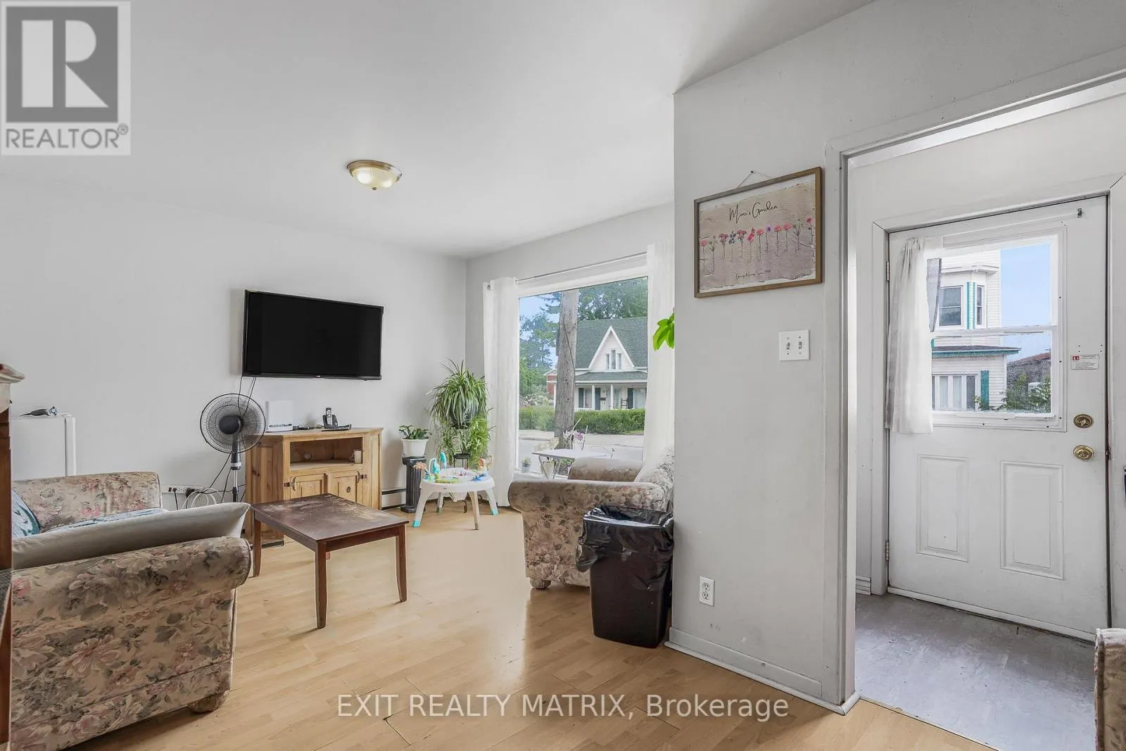 712-718 MAIN STREET E