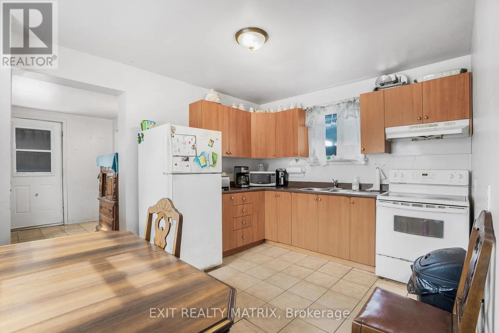 712-718 MAIN STREET E