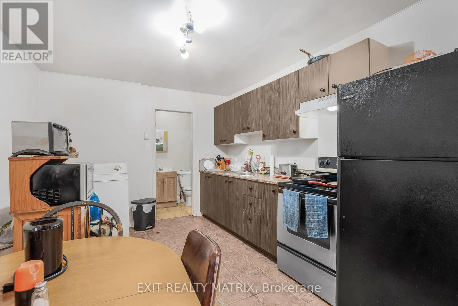 712-718 MAIN STREET E