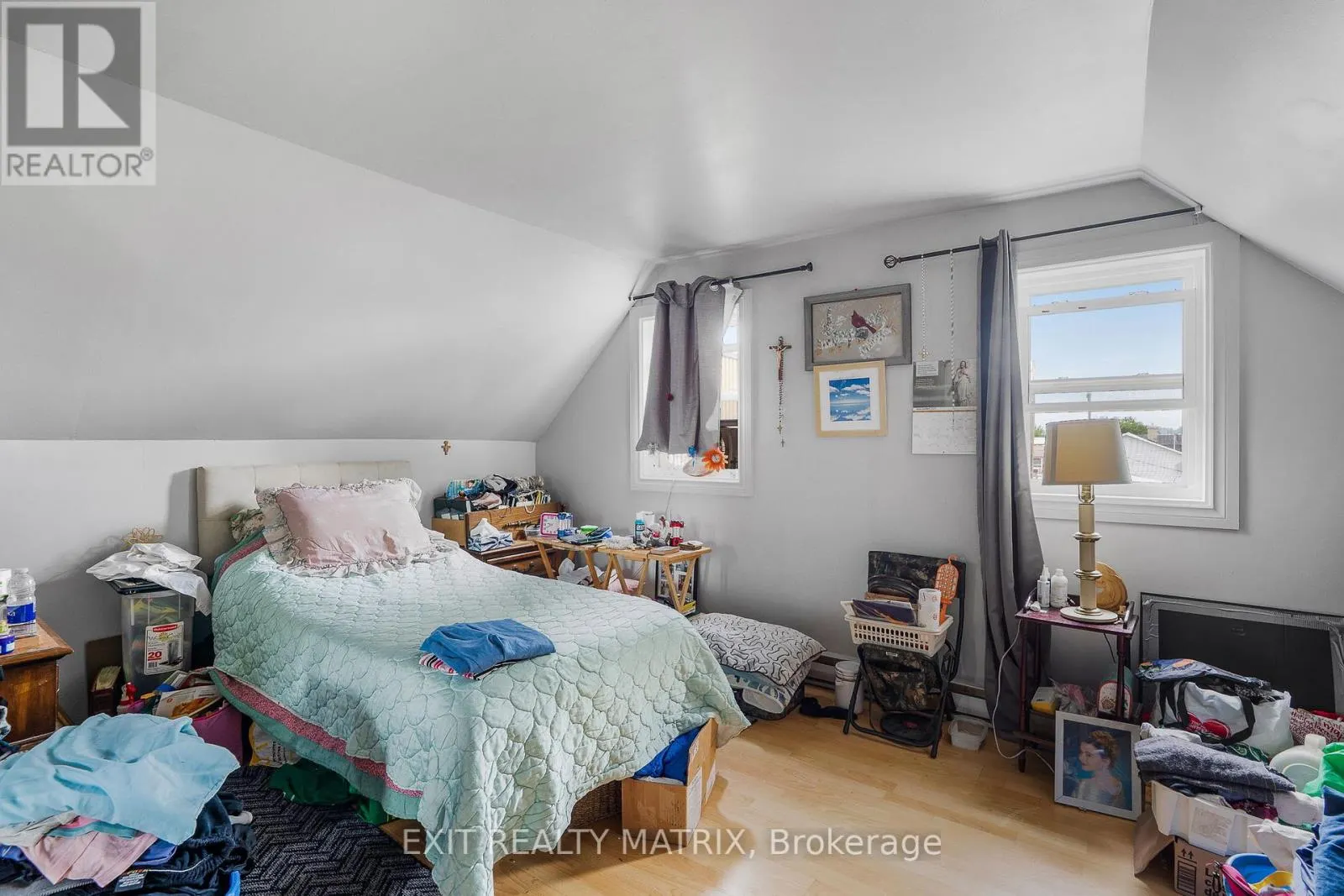 712-718 MAIN STREET E