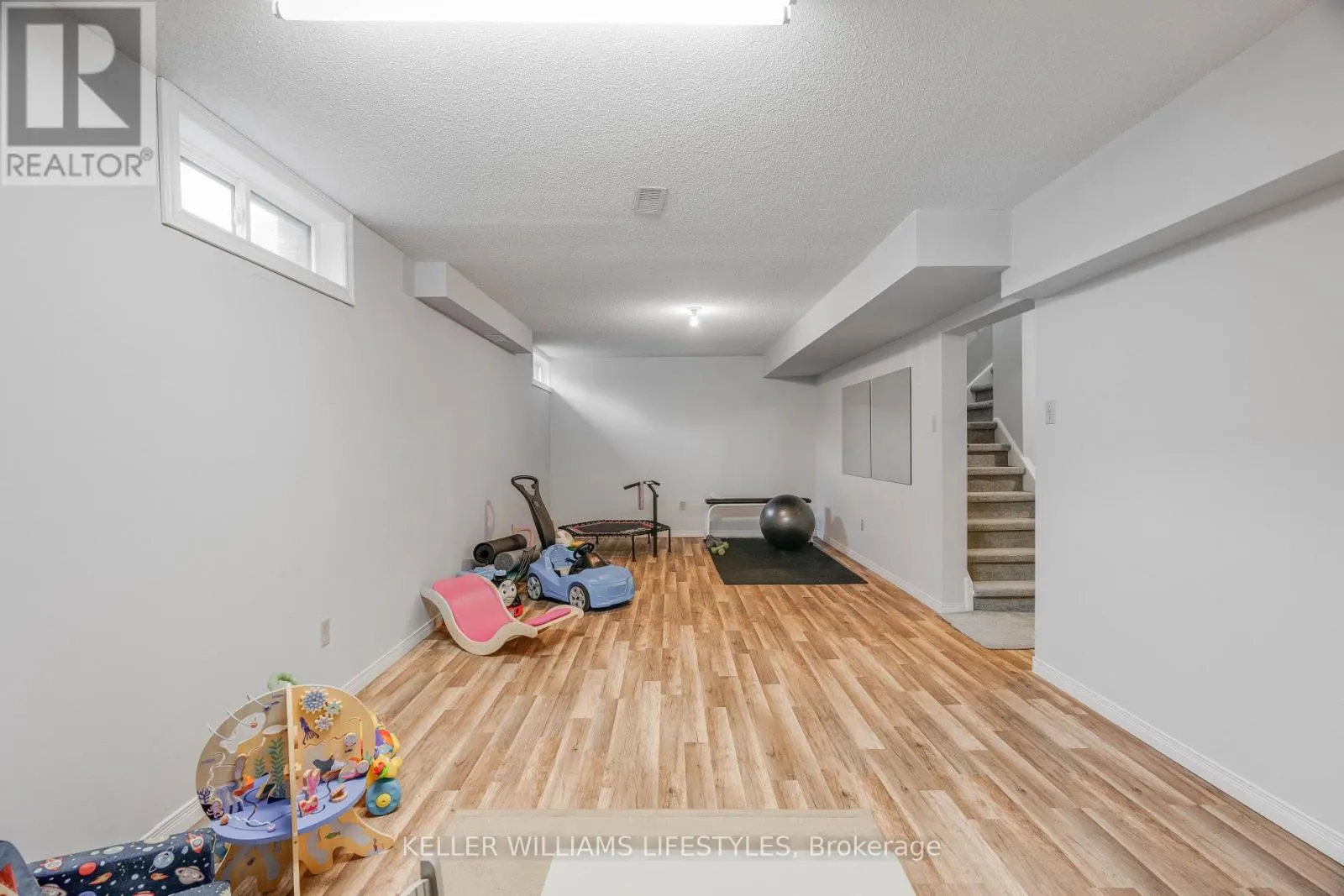 450 SCOTT STREET E