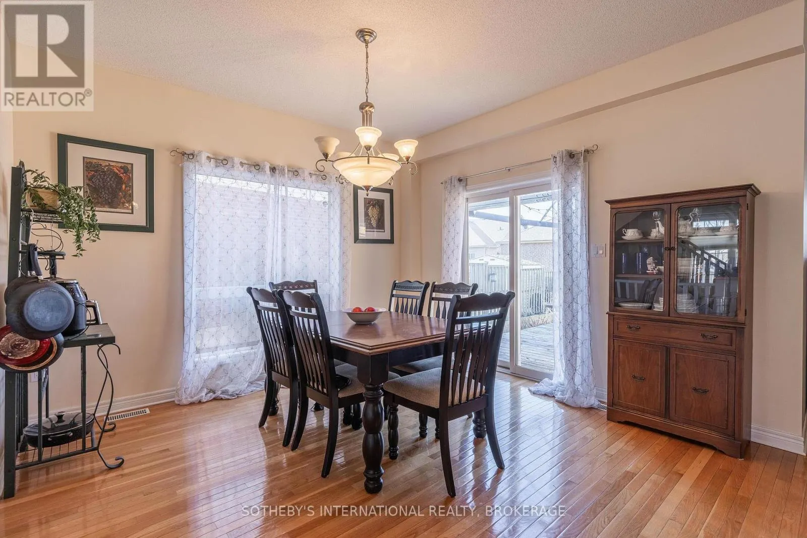 7 HONEY LOCUST CIRCLE