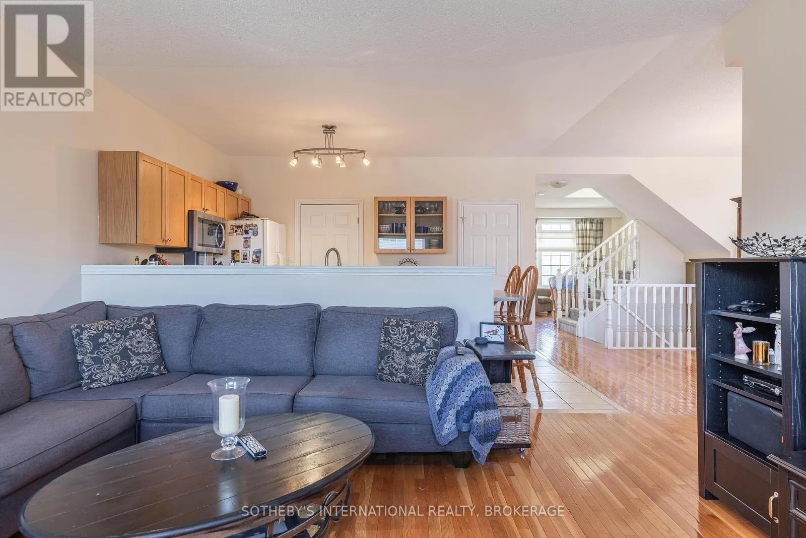 7 HONEY LOCUST CIRCLE