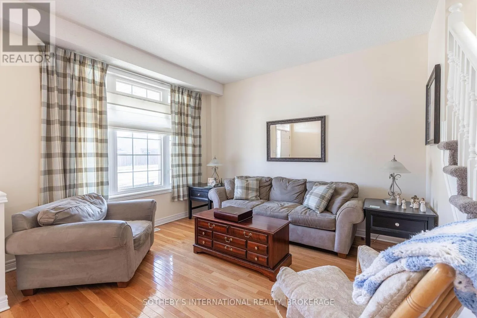 7 HONEY LOCUST CIRCLE